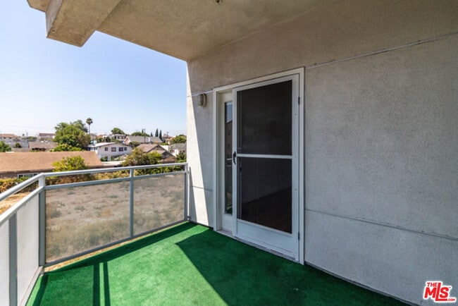 Building Photo - 1025 Dewey Ave