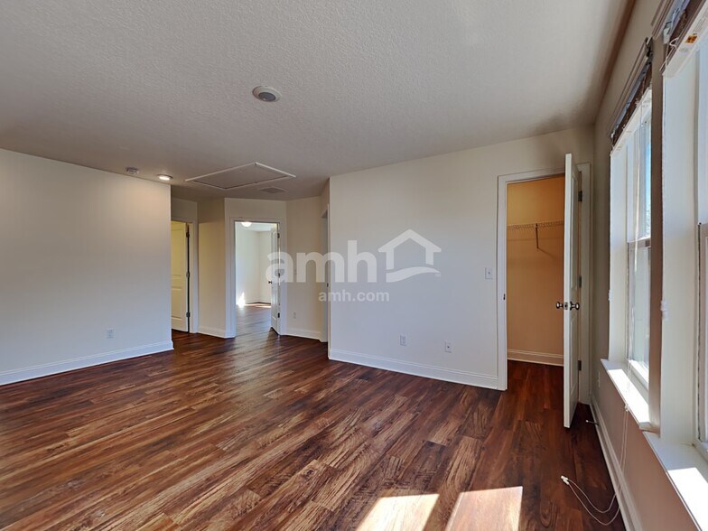 Building Photo - 730 Celebration Lane