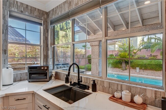 Building Photo - 1409 Palantine Hill Dr