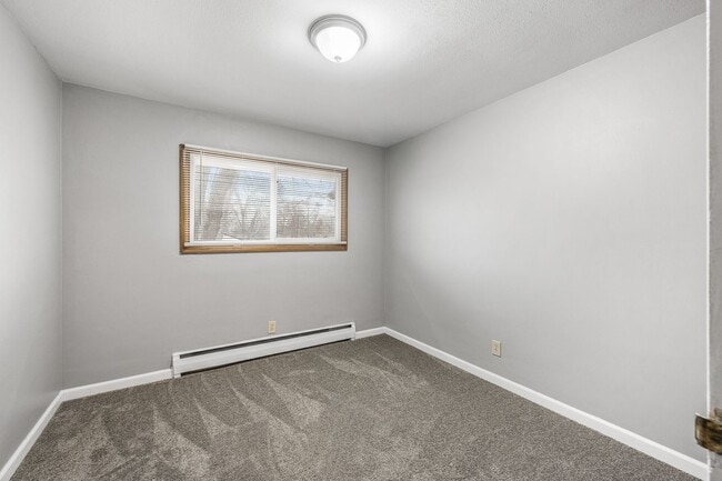 Building Photo - Spacious 2BR/1Bath Available Now!