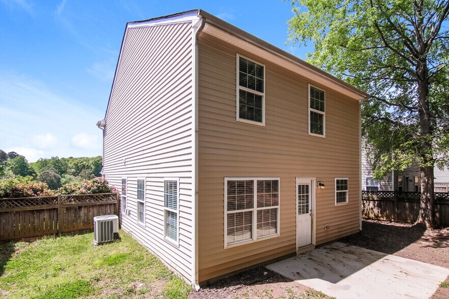 Building Photo - 709 Champion St