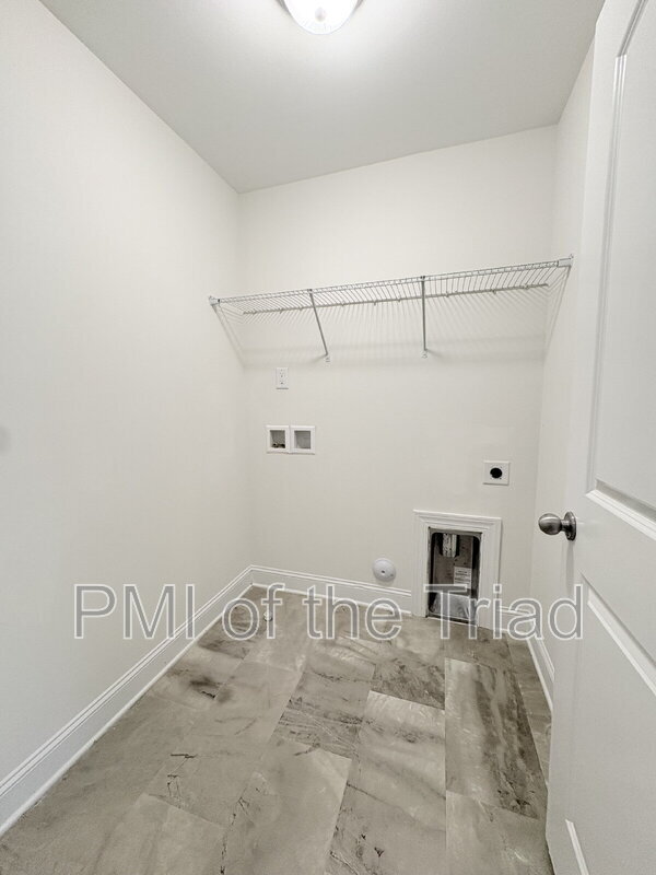 Building Photo - 2974 York Pl Dr NE