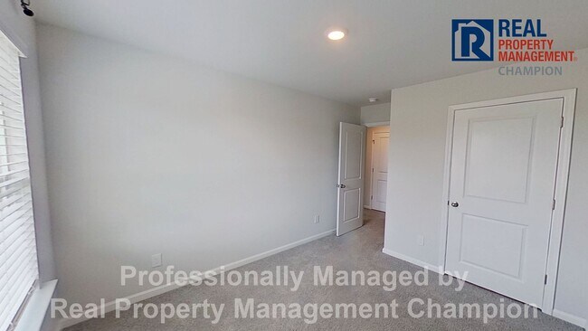 Building Photo - 3110 Lobelia Ln