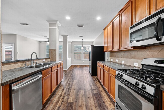 Building Photo - 5403 Canyon Hollow Dr