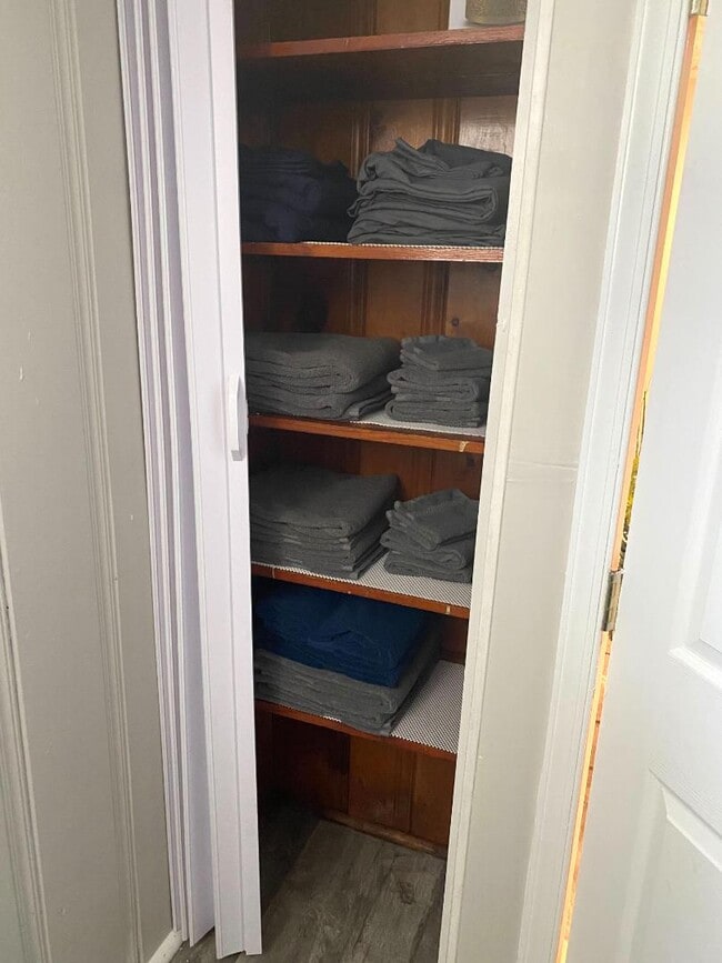 Building Photo - 1544 Oakridge Rd