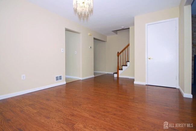Building Photo - 21 Rosewood Ct