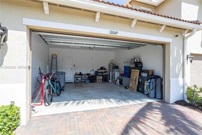 Building Photo - 10069 Brickhill Dr