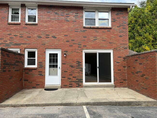 Building Photo - 616 Norwich Ave