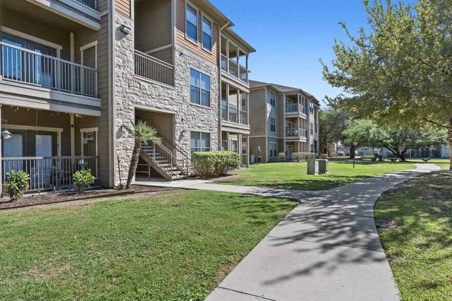Building Photo - 5701 Saratoga Blvd