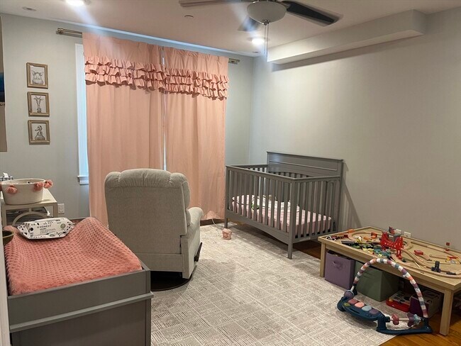 Building Photo - 45 Spring St