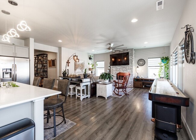 Building Photo - Luxury Ranch-Style Home for Rent | Wolf Ranch | D20 Schools | Pikes Peak Views