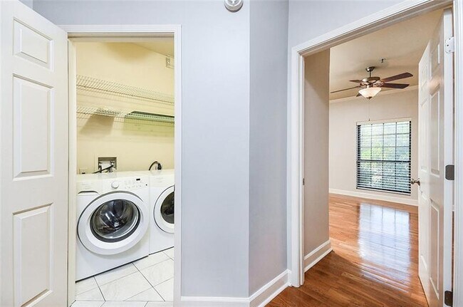 Building Photo - 2865 Lenox Rd NE