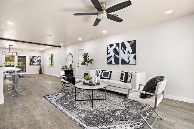 Building Photo - 6910 Rufus Dr