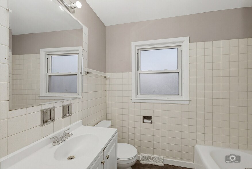 Building Photo - 14844 Wabash Ave