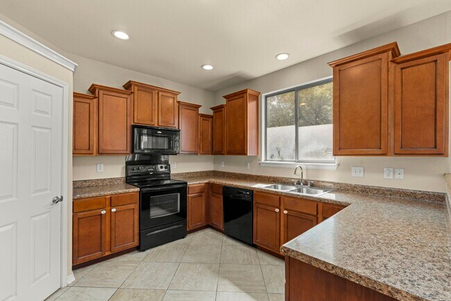 Building Photo - 1230 Nicholas Manor