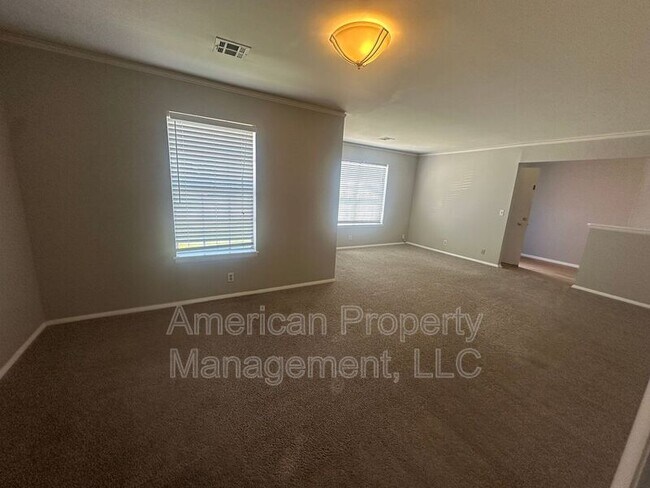 Building Photo - 4512 S Kingston Ave