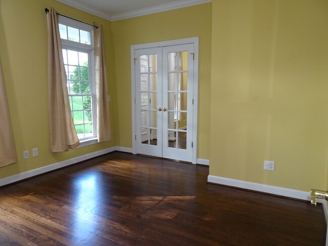 Building Photo - 4 Bedroom 3.5 bathroom Rental Home in Ford...