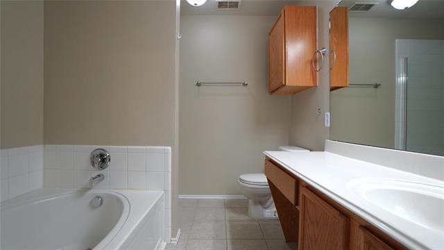 Building Photo - 2028 Wildwood Dr