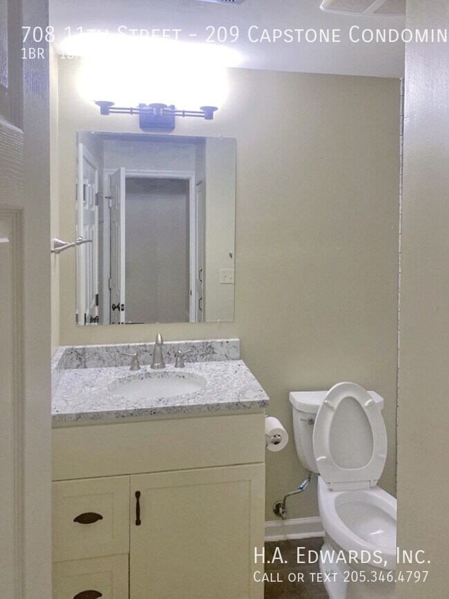 Building Photo - 708 11th St