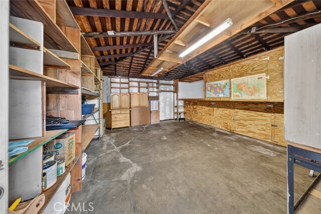 Building Photo - 11407 Delano St