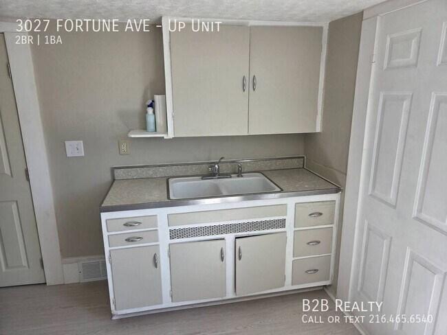 Building Photo - 3027 Fortune Ave