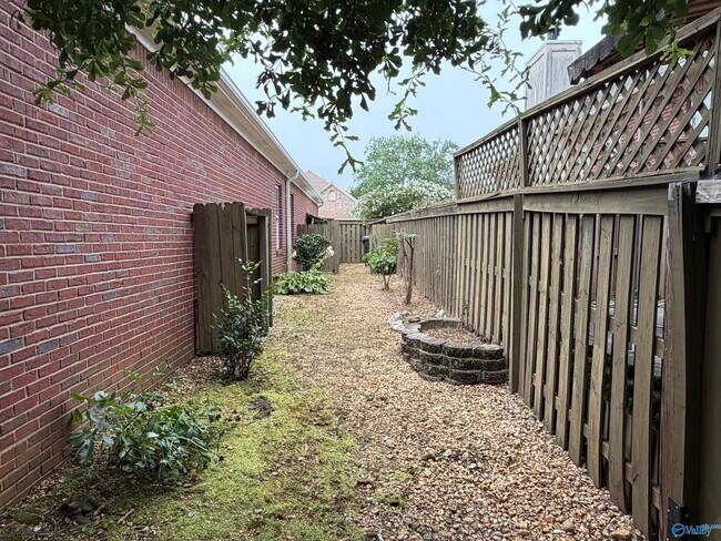 Building Photo - 139 Canterbury Dr