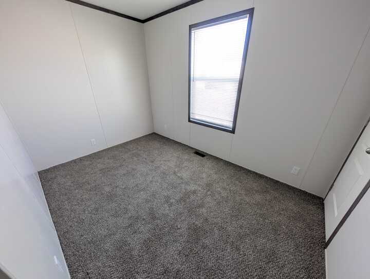 Building Photo - 16151 Notre Dame St