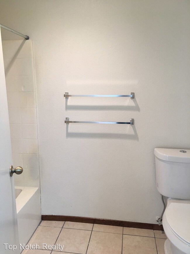 Building Photo - 4270 Highland Ave