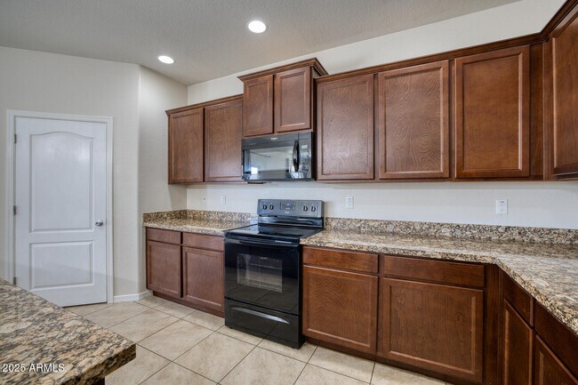 Building Photo - 24633 W Sheraton Ln