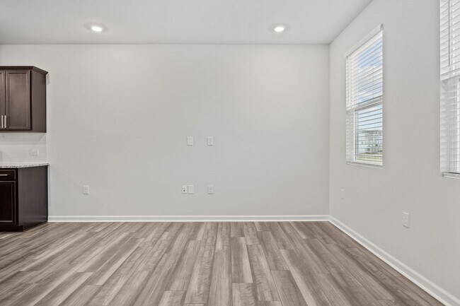 Building Photo - Raleigh Living Made Easy – 3BR Townhome w/ Amenities & Prime Location