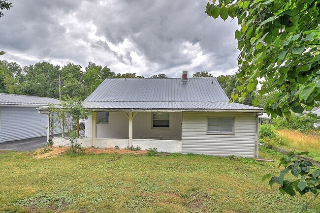 Building Photo - 1712 Oaklawn St