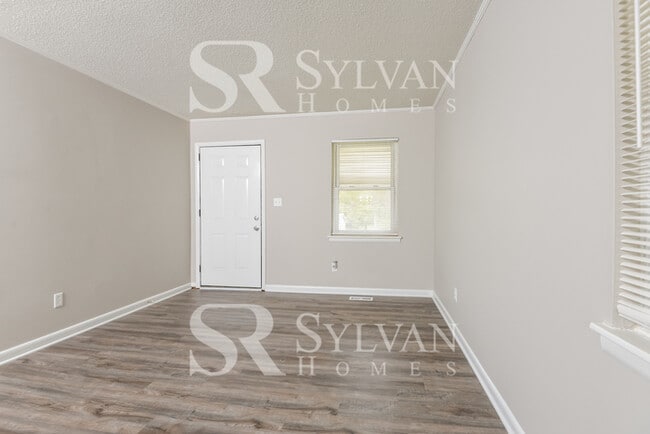 Building Photo - Prepare to fall in love with this 4 bedroom, 2 bathroom home