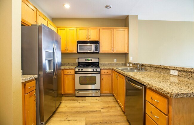 Building Photo - Stylish & Spacious Courtyard-Facing Condo in the Heart of Gaslamp