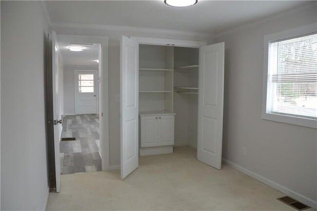 Building Photo - 3227 Hilltop Cir