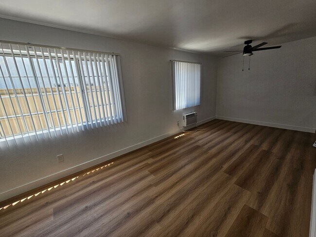 Building Photo - 245 E Ave 38