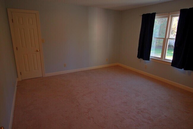 Building Photo - Spectacular & Spacious 4 Bedroom, 3 Bathroom Home in Durham with 1st Floor Bedroom!