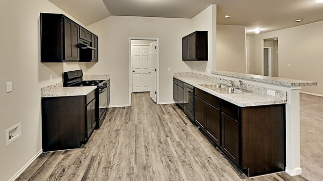 Building Photo - Very nice 3 Bedroom 2 Bath Home in Yukon S...
