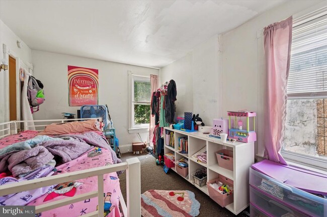 Building Photo - 13 E 21st St