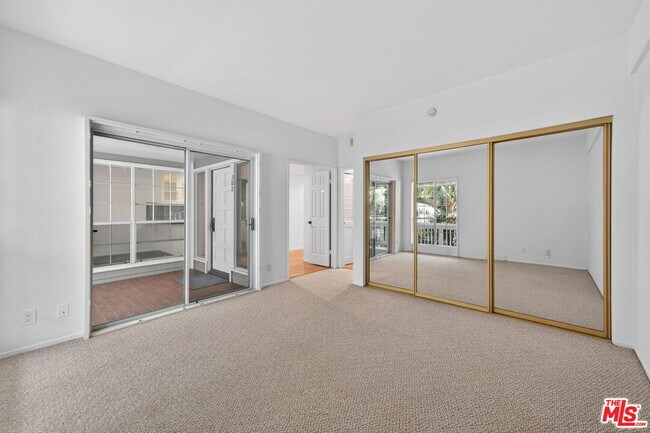 Building Photo - 4346 Redwood Ave