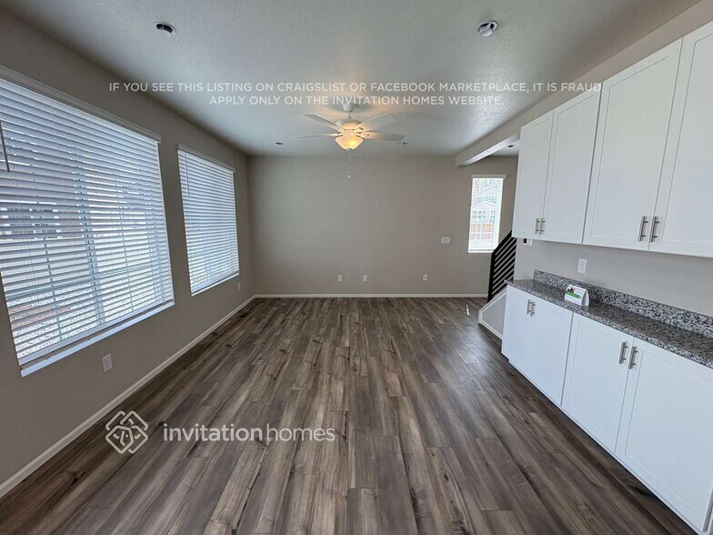 Building Photo - 3349 Streamwood Dr