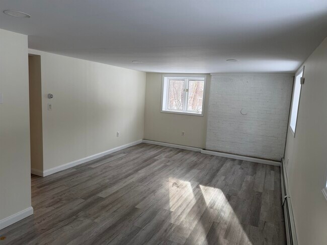 Building Photo - 32 Forest Rd