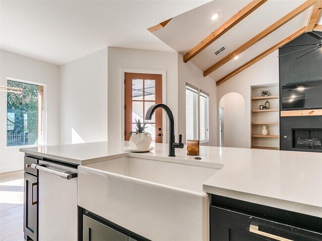 Building Photo - 2117 Aminas Wy