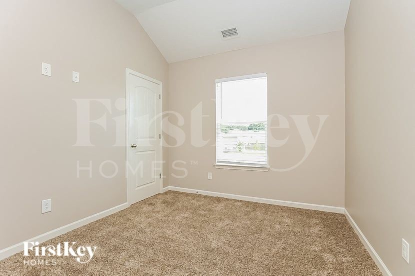 Building Photo - 307 Amit St