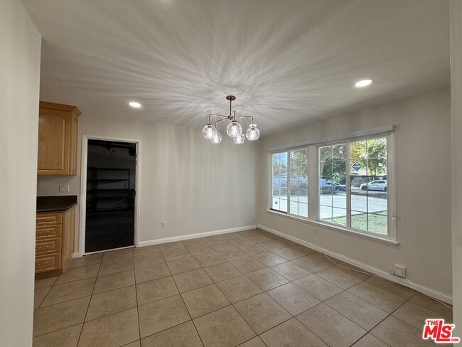 Building Photo - 20224 Kinzie St