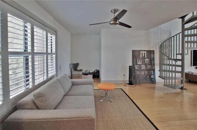 Building Photo - 791 Wylie St SE