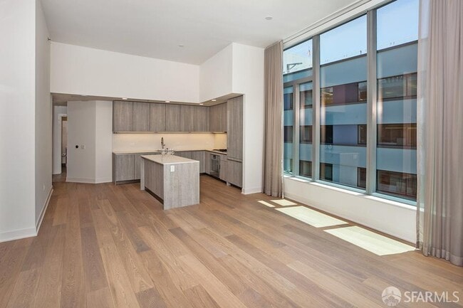 Building Photo - 333 Beale St