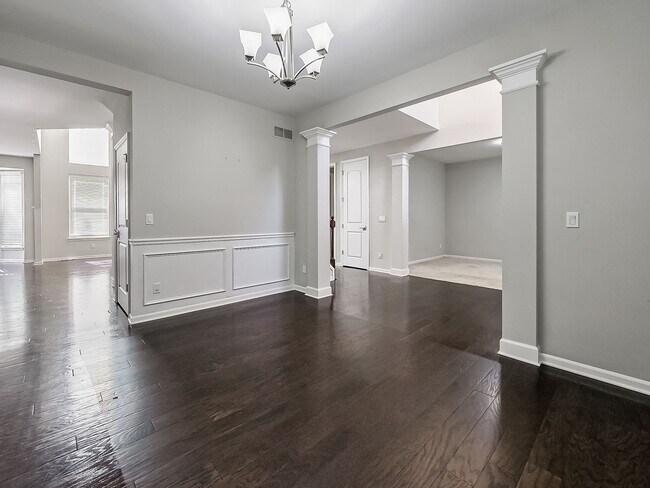 Building Photo - AVAILABLE NOW! Stunning 5-Bedroom Home in ...