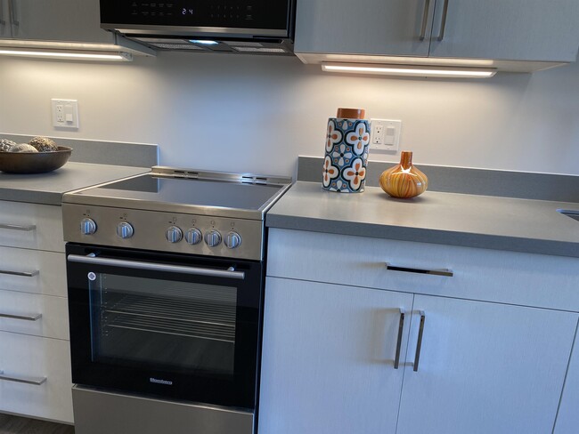 Building Photo - 409 Elm St