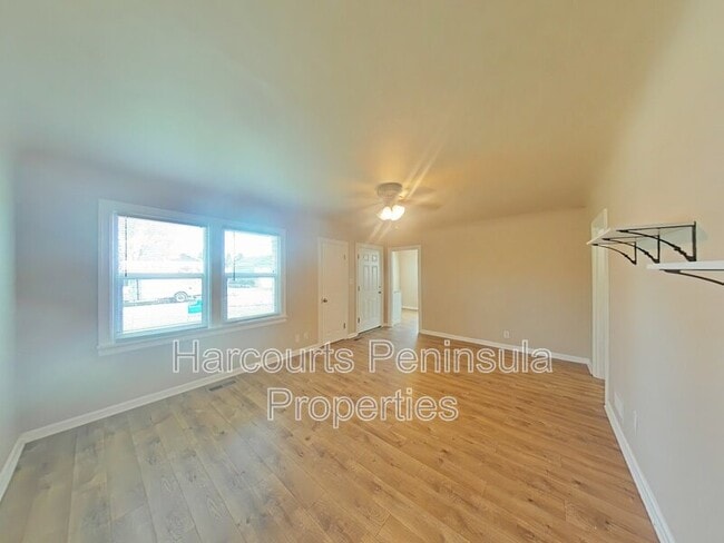 Building Photo - 1011 N Rainier Ave