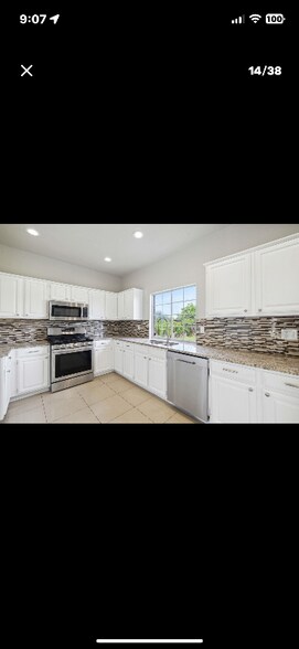 Building Photo - 344 Parkview Dr